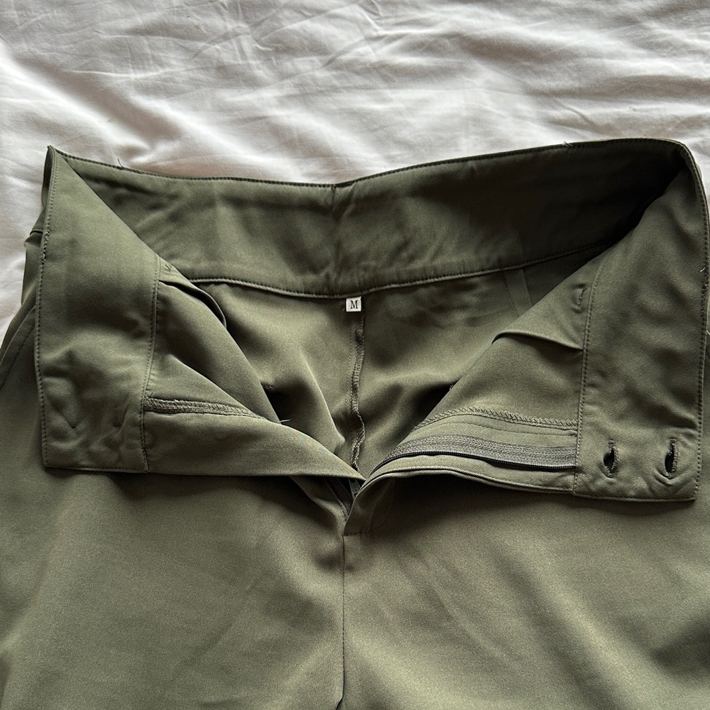 Women's Olive Cargo Jeans - Picture 3 of 12